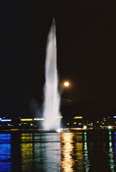 Geneva's water jet at night...